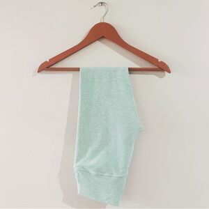 alo yoga | alosoft high-waist 7/8 highlight legging in honeydew heather ↷